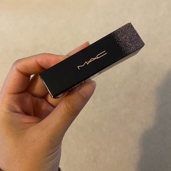 MAC lipstick - amplified creme in dubonnet NEW - Picture 3 of 4